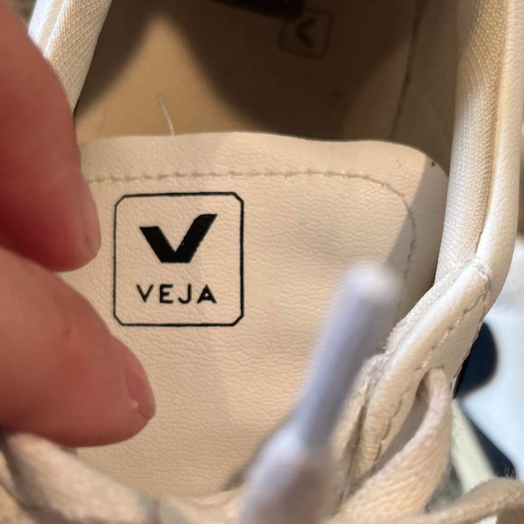 VEJA V-12 WHITE AND BLACK SNEAKERS - Picture 7 of 9